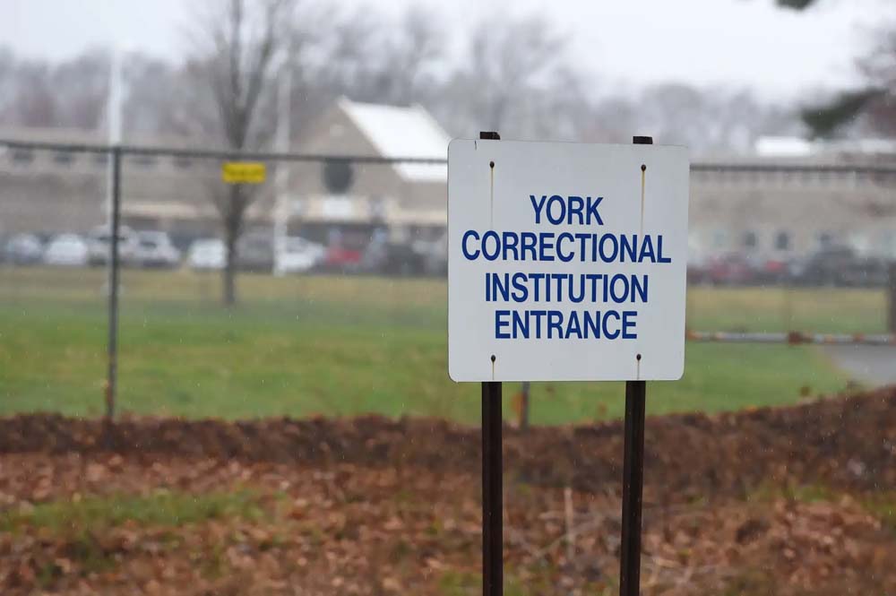 State settles lawsuit with woman who delivered her baby in a prison toilet